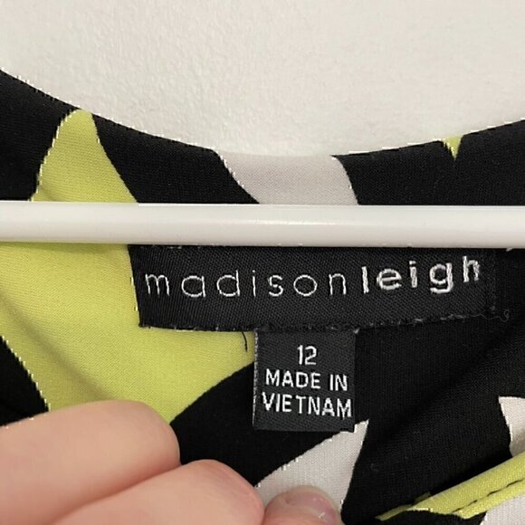 MADISON LEIGH Black White Green Geometric Print Short Cap Sleeve Sheath Dress 12 - Picture 5 of 14